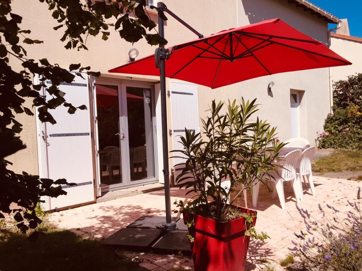 Villa La Maison Madame à Chambretaud Extérieur photo